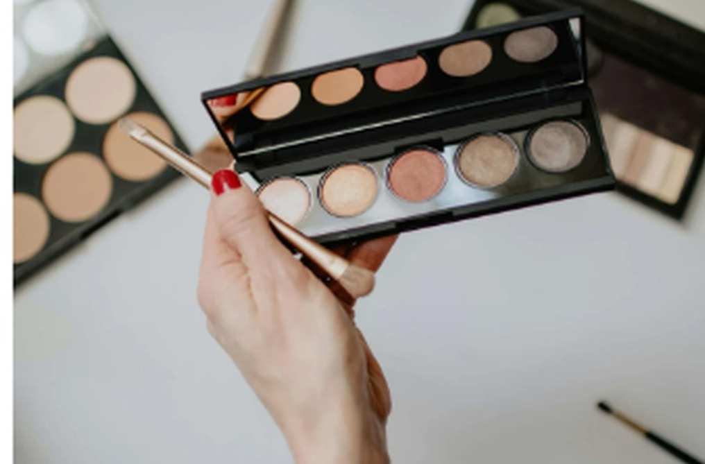 An eyeshadow palette and brush
